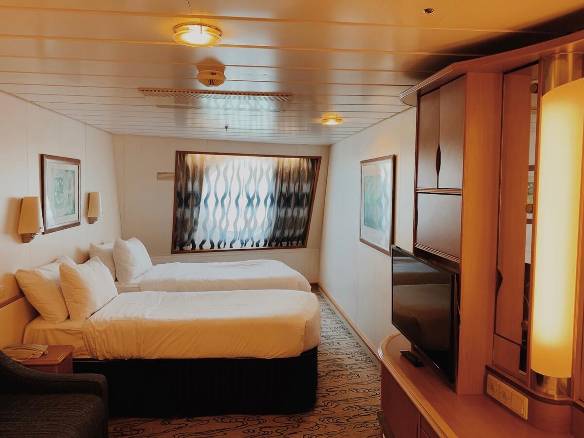 Oceanview Cabin Room Tour On Royal Caribbean S Voyager Of The Seas Cruise Ship Royal Caribbean